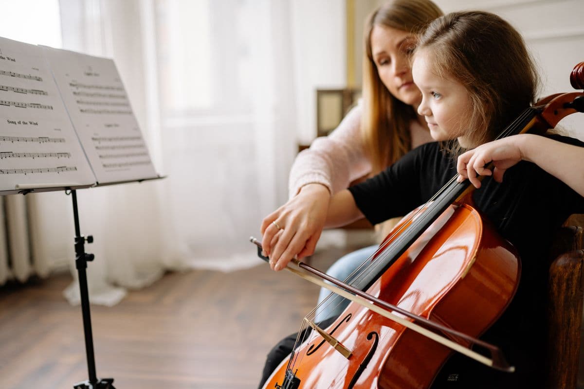 A teacher and student practicing the cello together during a lesson. Photo from Pexels.